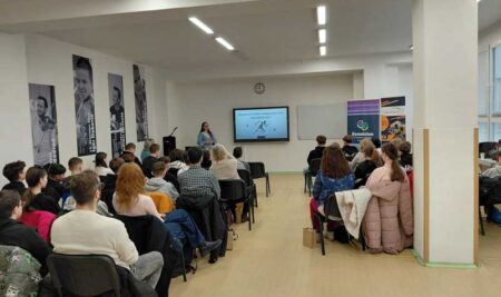 … žiaci si písali poznámky …