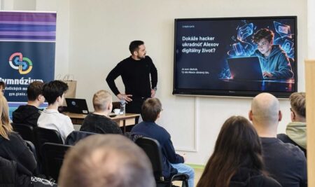 Dokáže hacker ukradnúť Alexov digitálny život?